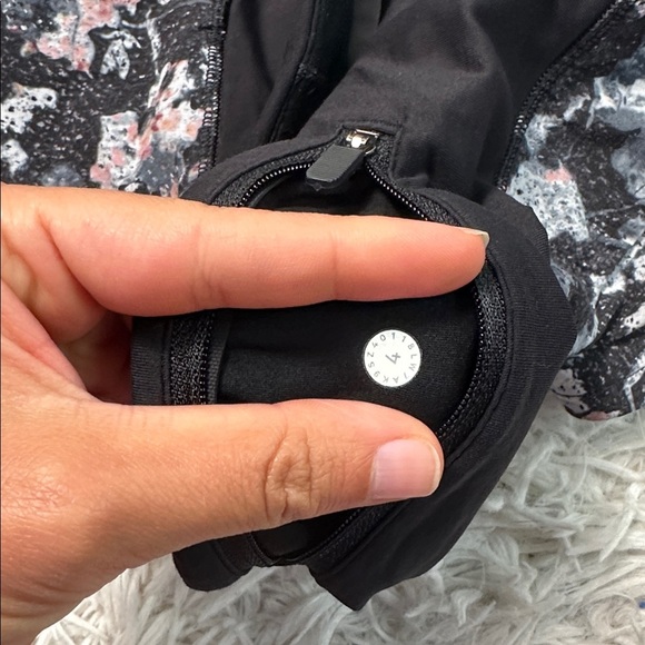 Lululemon Run Times Short II 4" Spring Bloom Multi / Black - Picture 4 of 4